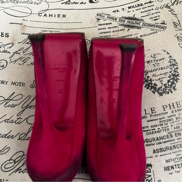 Saint Laurent Tribute Two Patent-Cap Suede Pump, Fuchsia Size 35 - Picture 5 of 7